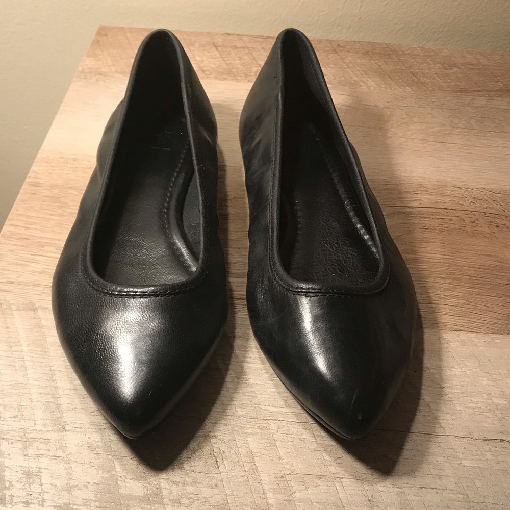 Frye Regina Black Flats 8M